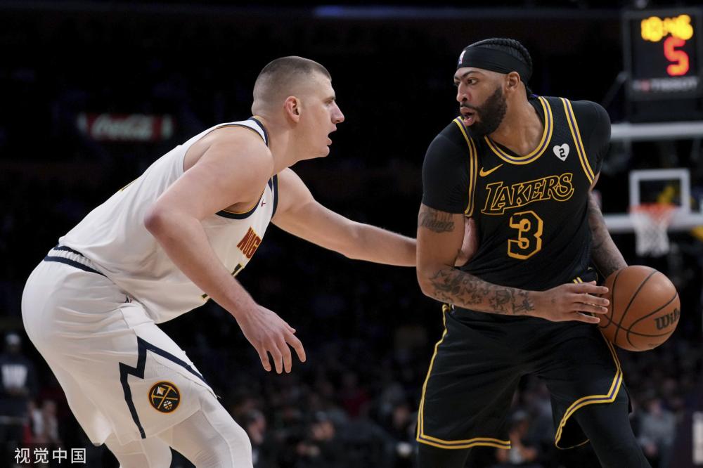 通过反复的 通过反复的